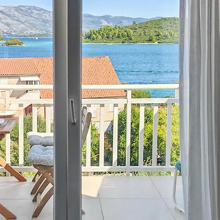 In Lumbarda With Sea View Διαμέρισμα