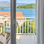In Lumbarda With Sea View Apartman