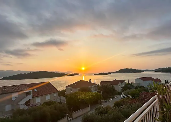 Daire In Lumbarda With Sea View *
